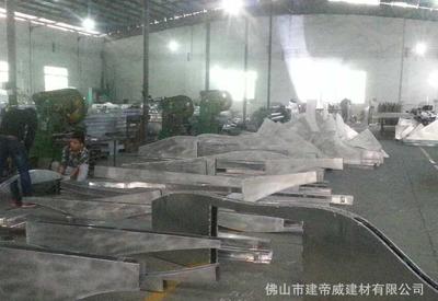 工厂直供优质铝型材贴天然木皮装饰面板 价格、厂家与图片全解析